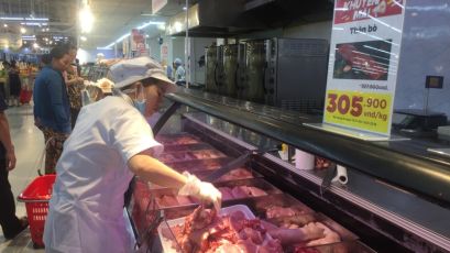 Mua thịt heo đông lạnh rẻ hơn thịt heo nóng 30%